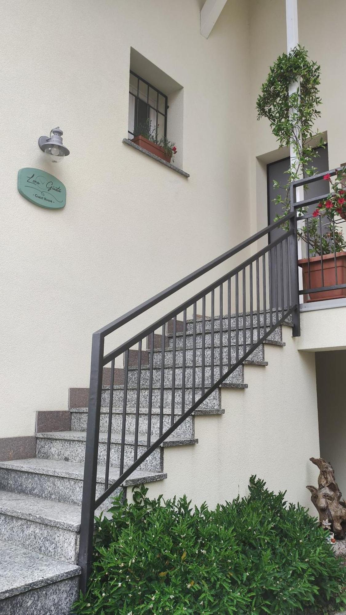 Lora Giusta Guest House コモ エクステリア 写真